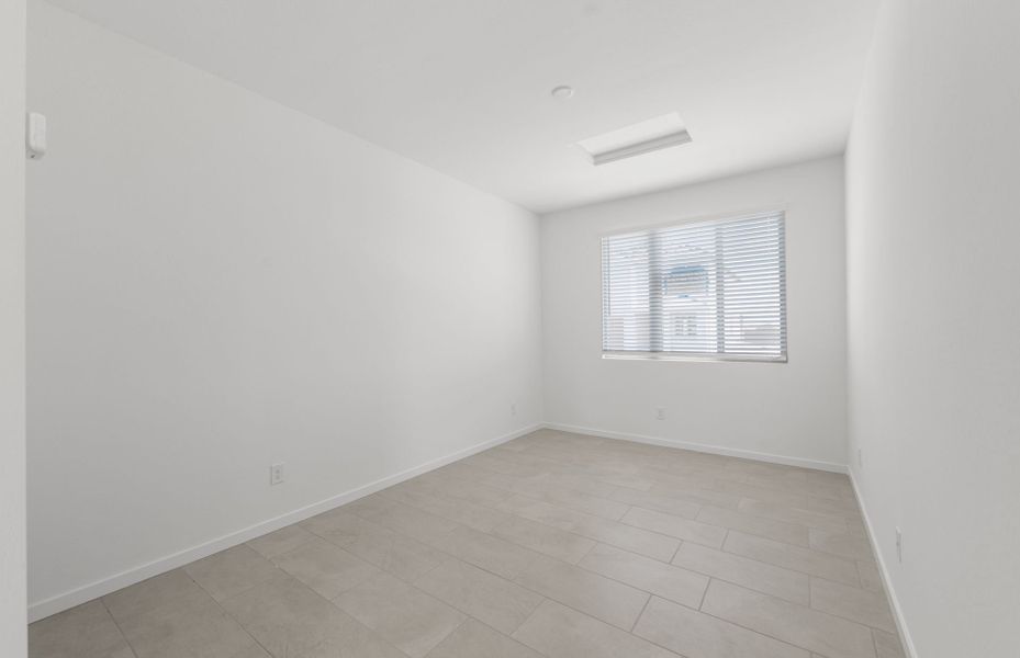 Spacious, unfurnished interior of a new home in Upper Canyon, Phoenix (Image 19).