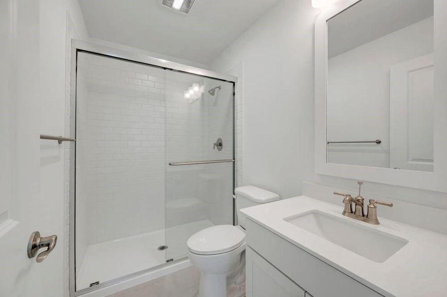 Furnished interior view inside a new home in Grand Oaks, Mont Belvieu (Image 5).