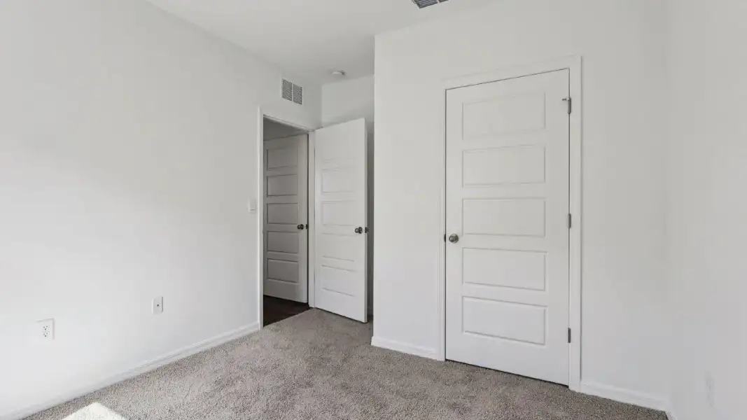 Spacious, unfurnished interior of a new home in Cascades, Davenport (Image 23).