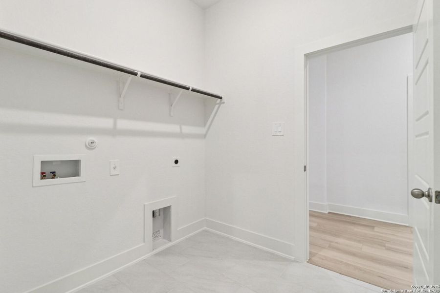 Spacious, unfurnished interior of a new home in Sagebrooke - Classic Series, San Antonio (Image 16).