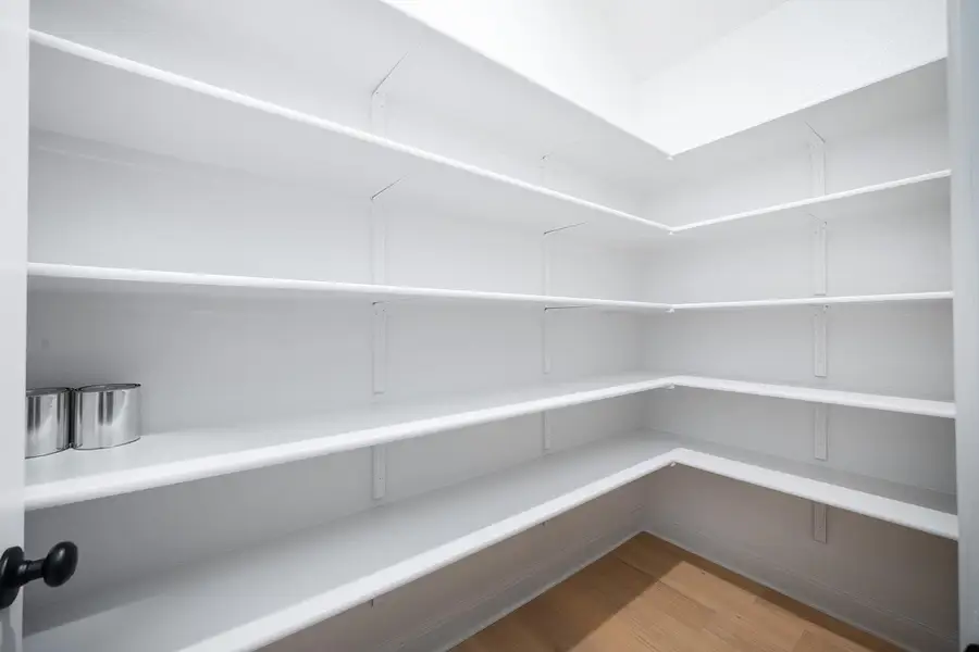 Spacious, unfurnished interior of a new home in Wolf Ranch South Fork, Georgetown (Image 8).