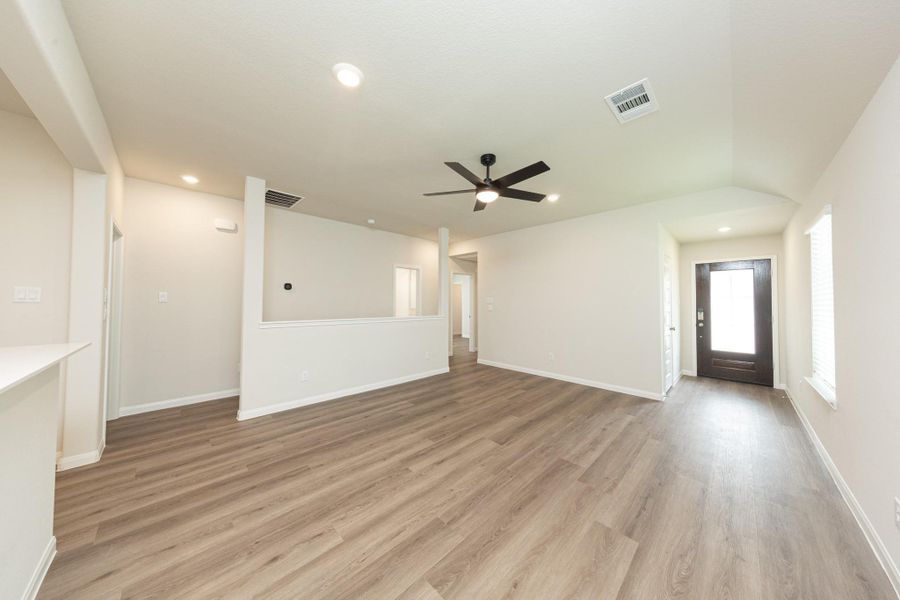Spacious, unfurnished interior of a new home in Townsend Reserve, Splendora (Image 10).