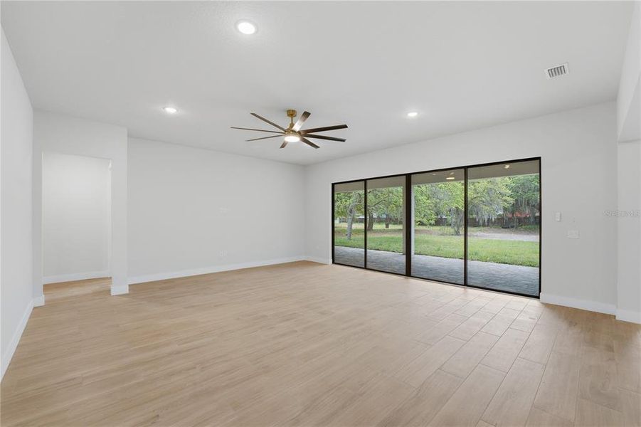 Spacious, unfurnished interior of a new home in , Kissimmee (Image 47).