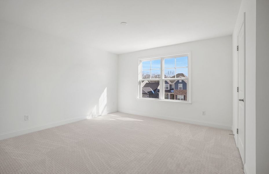 Spacious, unfurnished interior of a new home in Forest Creek, Waxhaw (Image 27).