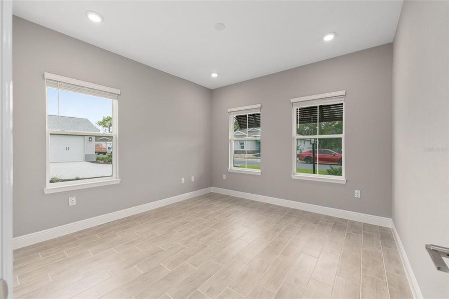 Spacious, unfurnished interior of a new home in , Ocala (Image 29).