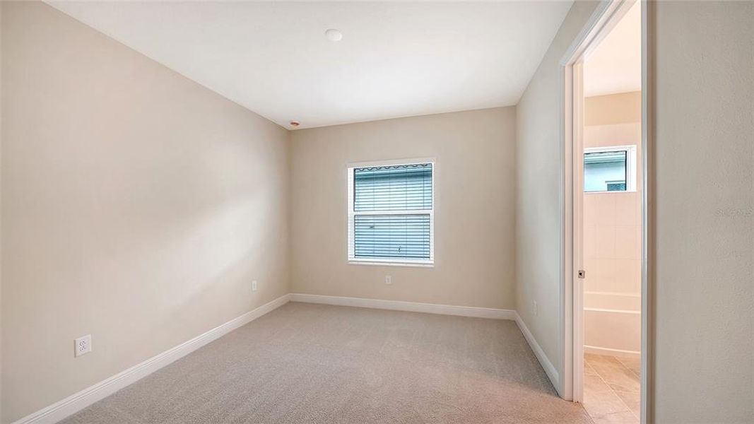 Spacious, unfurnished interior of a new home in Grand Park, Sarasota (Image 37).