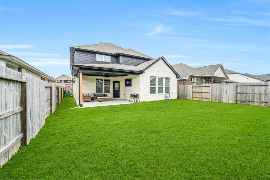 Large backyard with plenty of space to put a pool!