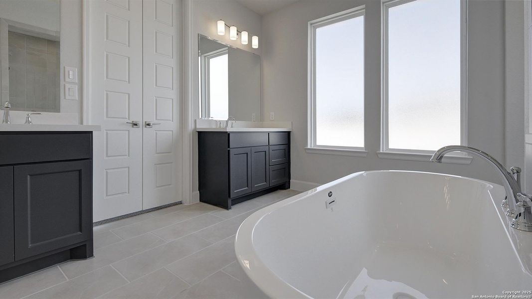 Furnished interior view inside a new home in Esperanza 60', Boerne (Image 8).