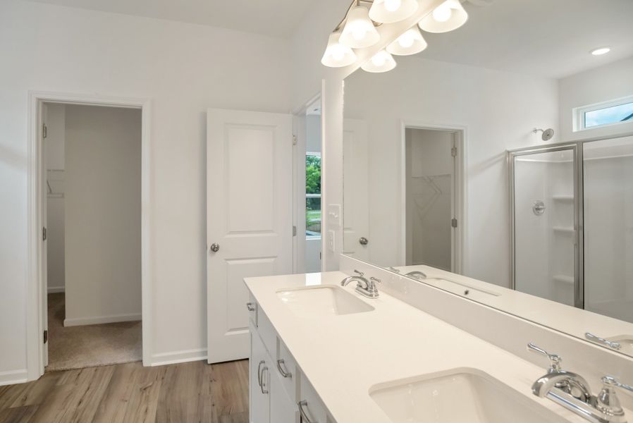 *This is a marketing photo. Colors/options may be different.*