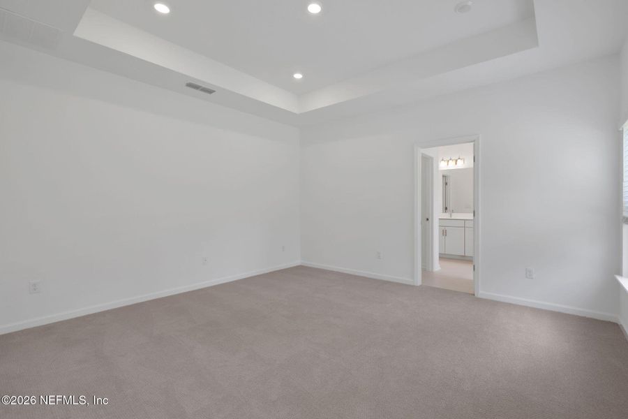 Spacious, unfurnished interior of a new home in Hyland Trail, Middleburg (Image 25).