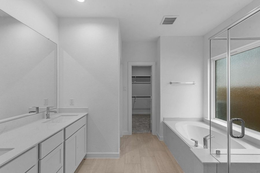 Furnished interior view inside a new home in Grand Mason Crossing, Katy (Image 11).