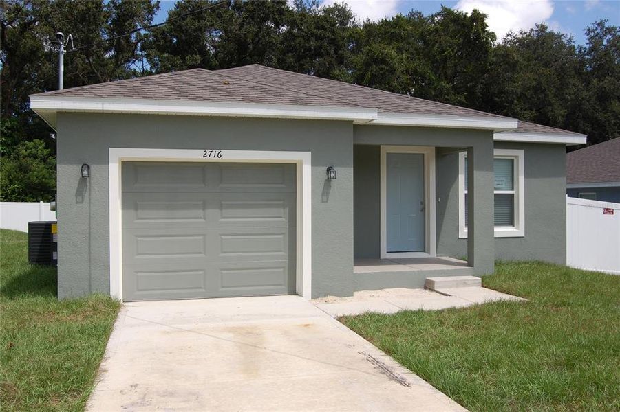 Exterior details and patio area of a home in , Auburndale (Image 2).