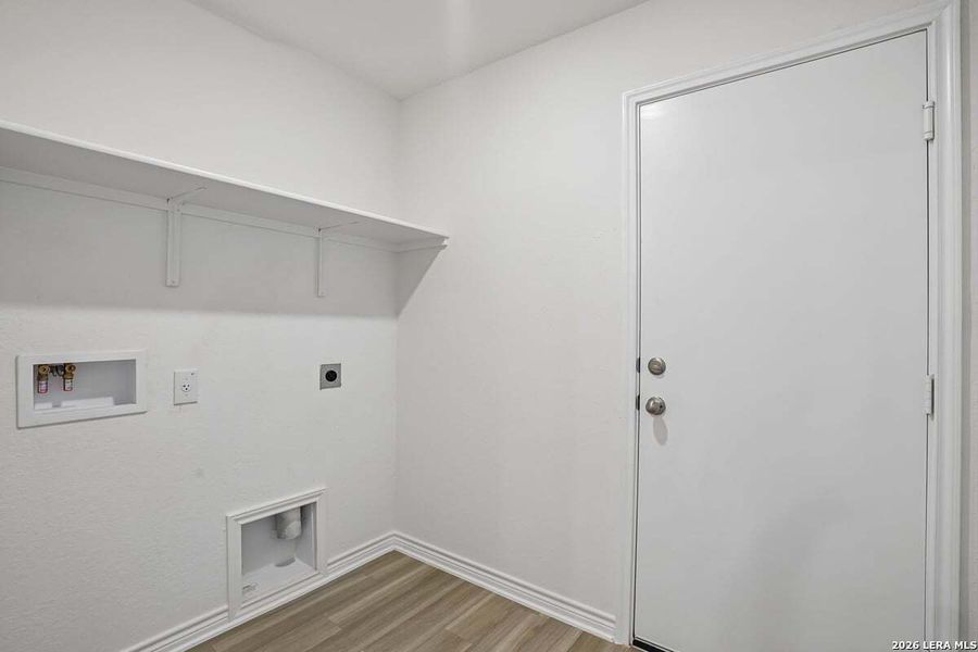 Spacious, unfurnished interior of a new home in Southton Cove, Elmendorf (Image 27).