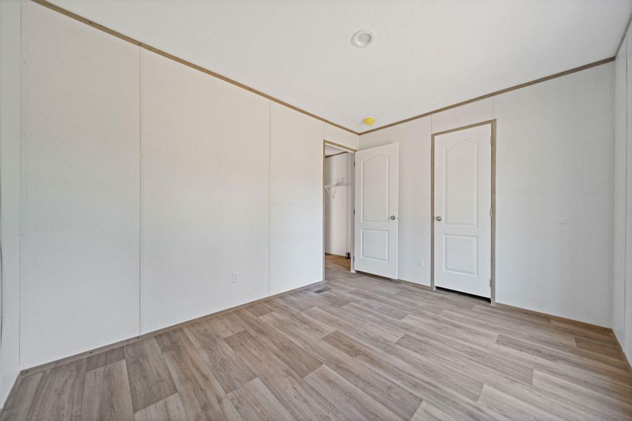 Spacious, unfurnished interior of a new home in , St. Matthews (Image 11).