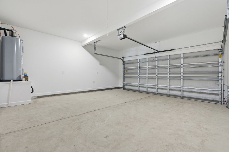 Spacious, unfurnished interior of a new home in Barton's Bend, Crestview (Image 40).