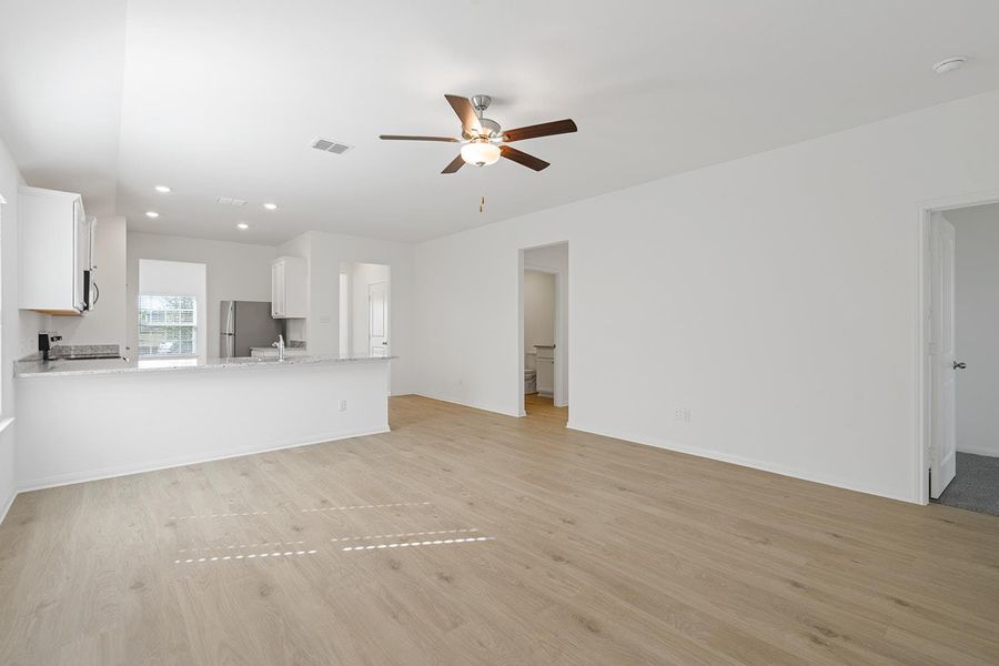 Spacious, unfurnished interior of a new home in Canyon Ranch, Jarrell (Image 5). Spacious, unfurnished interior of a new home in Canyon Ranch, Jarrell (Image 5).