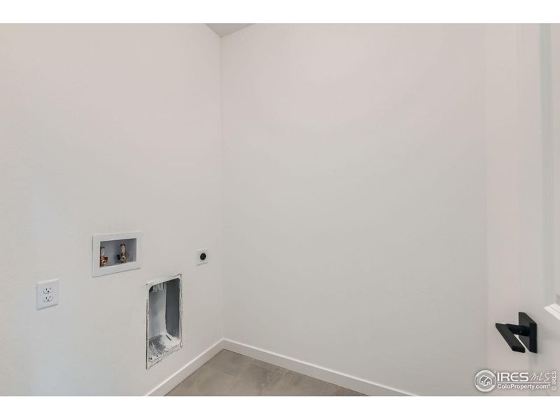 Spacious, unfurnished interior of a new home in Parkside West at Baseline, Broomfield (Image 14). Spacious, unfurnished interior of a new home in Parkside West at Baseline, Broomfield (Image 14).