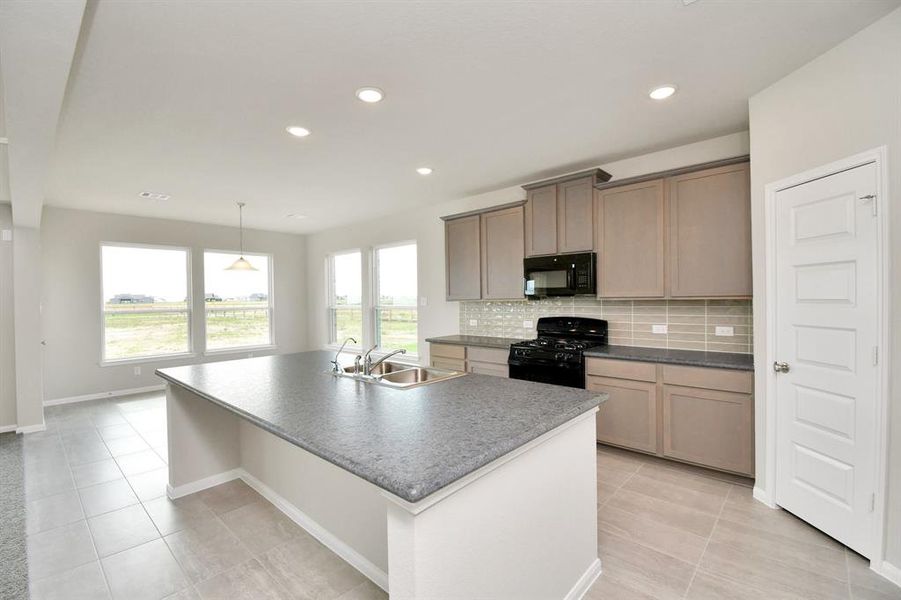 This thoughtfully designedhome seamlessly connects thekitchen with a charmingbreakfast area.