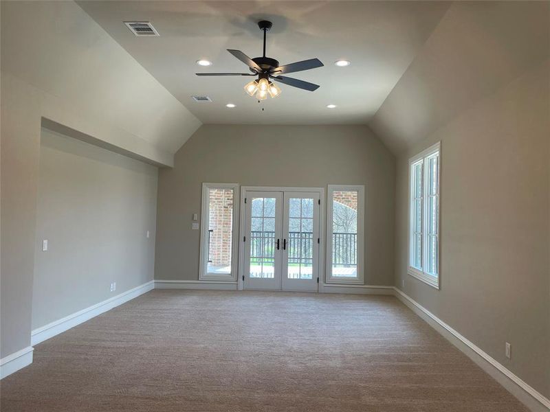 Spacious, unfurnished interior of a new home in , Sherman (Image 20).
