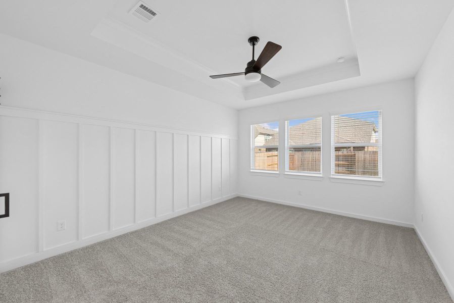 Spacious primary suite (*Photo not of actual home and used for illustration purposes only.)