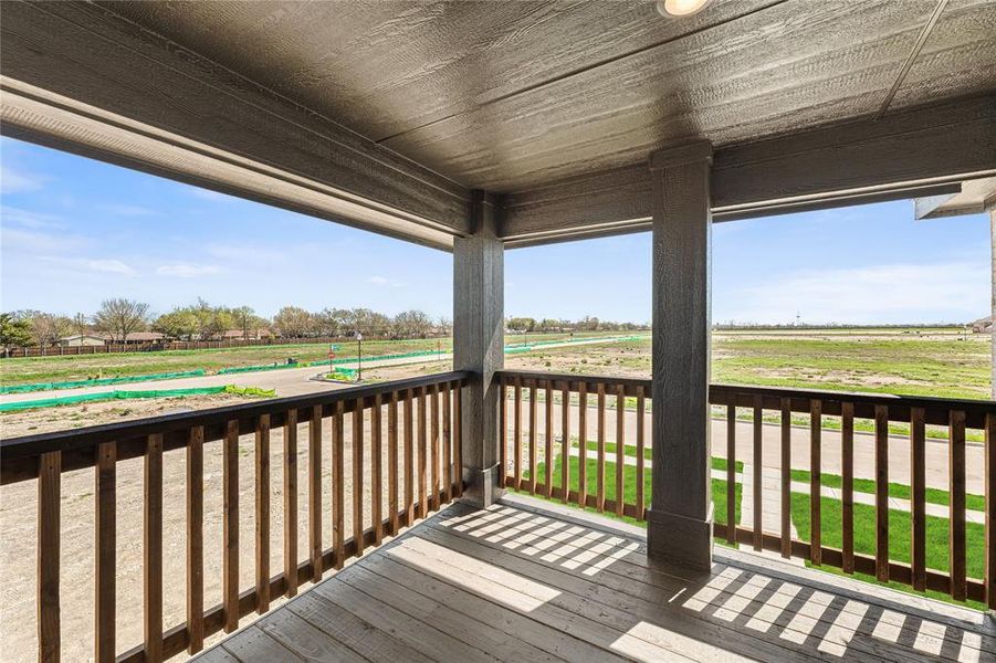 Exterior details and patio area of a home in Glenbrook, Red Oak (Image 28).