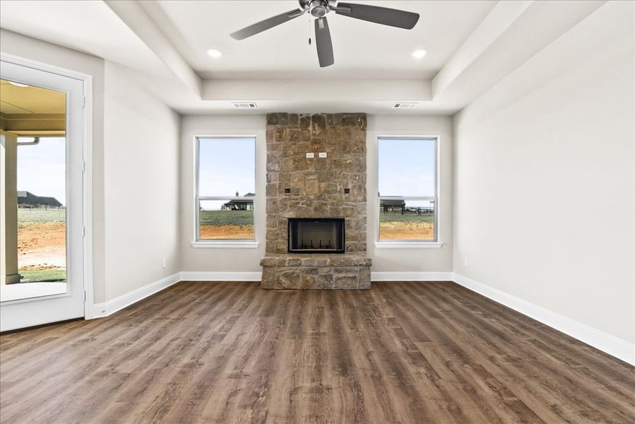 Spacious, unfurnished interior of a new home in Honeysuckle Ranch, Springtown (Image 19).
