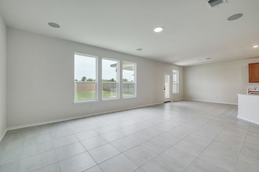 Spacious, unfurnished interior of a new home in Overlook Ranch, Georgetown (Image 13).