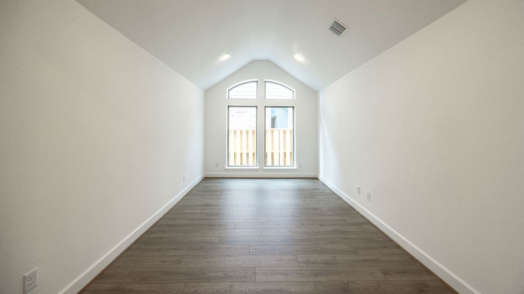 Spacious, unfurnished interior of a new home in Parmer Ranch, Georgetown (Image 22).