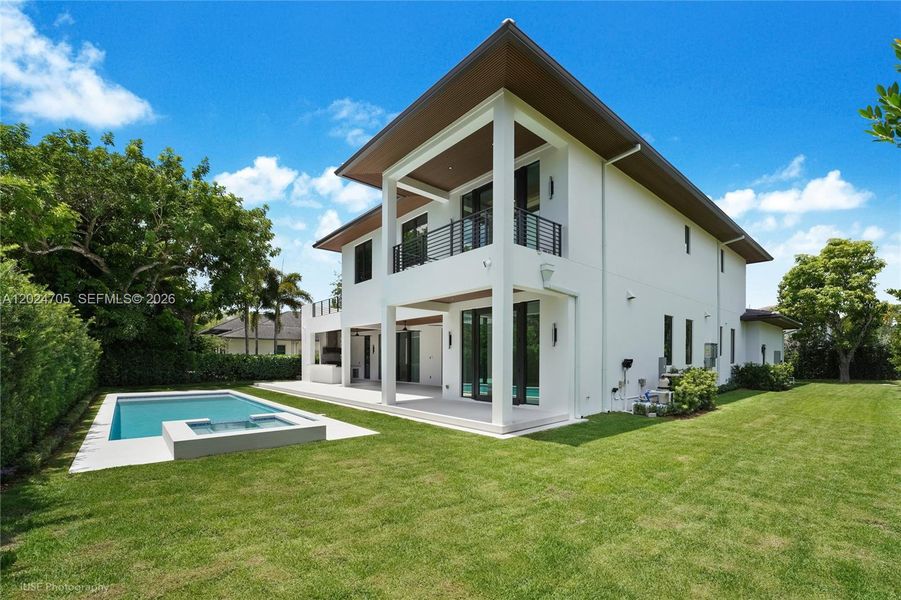 Exterior details and patio area of a home in , Pinecrest (Image 29).