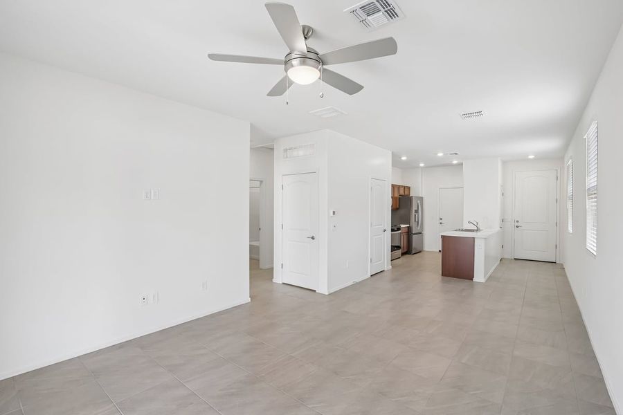 Spacious, unfurnished interior of a new home in Saguaro Haven, Tucson (Image 14). Spacious, unfurnished interior of a new home in Saguaro Haven, Tucson (Image 14).