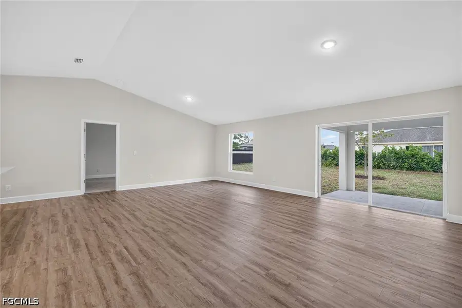 Spacious, unfurnished interior of a new home in Cape Coral, Cape Coral (Image 18).