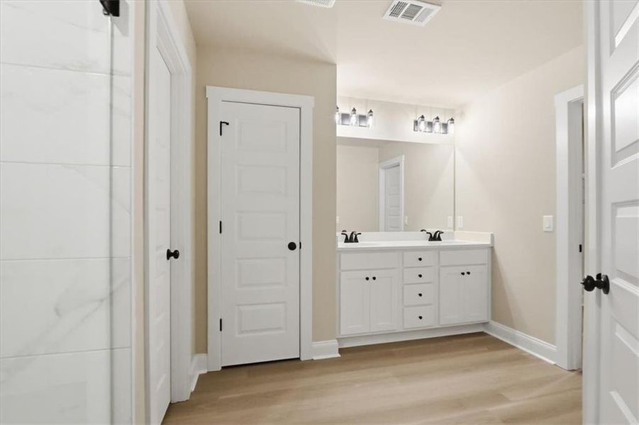 Furnished interior view inside a new home in , Hartwell (Image 10).