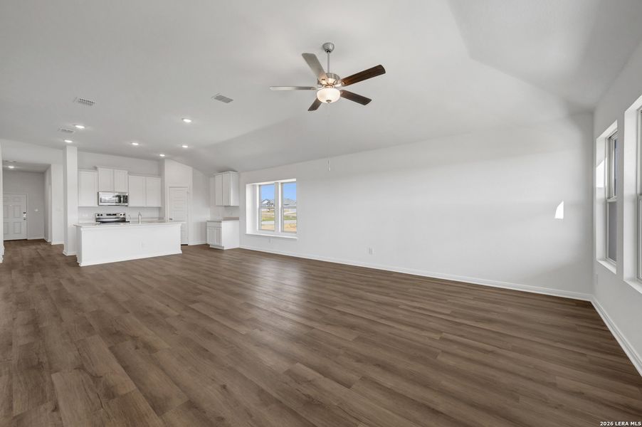 Spacious, unfurnished interior of a new home in Greenspoint Heights, Seguin (Image 46).