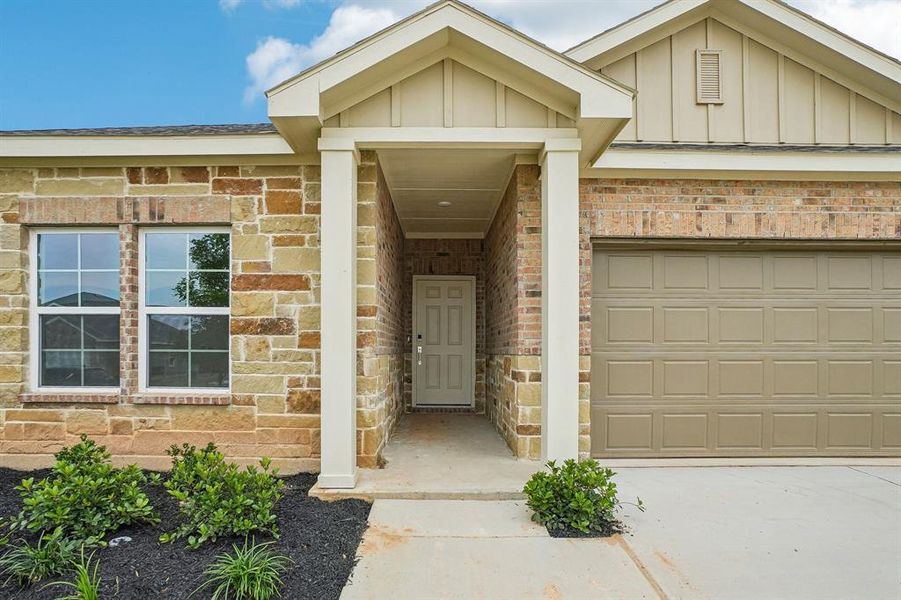 Exterior details and patio area of a home in Pennsylvania Avenue, Springtown (Image 3).