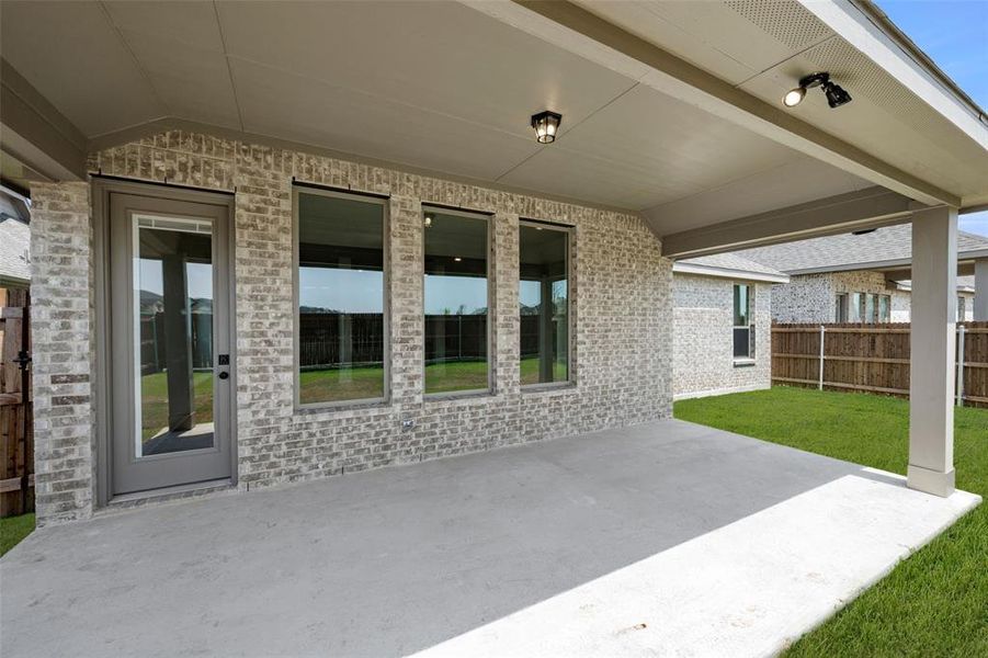 Spacious, unfurnished interior of a new home in The Retreat - Phase 1, Waxahachie (Image 16).