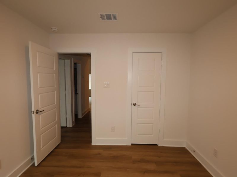 Spacious, unfurnished interior of a new home in Lago Mar, Santa Fe (Image 11).