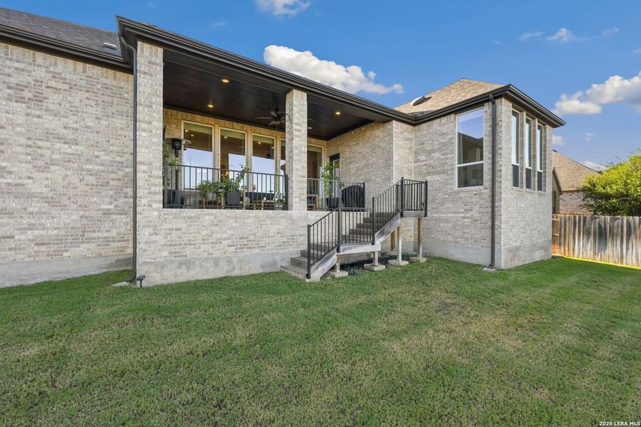 Exterior details and patio area of a home in La Cima, San Marcos (Image 3).
