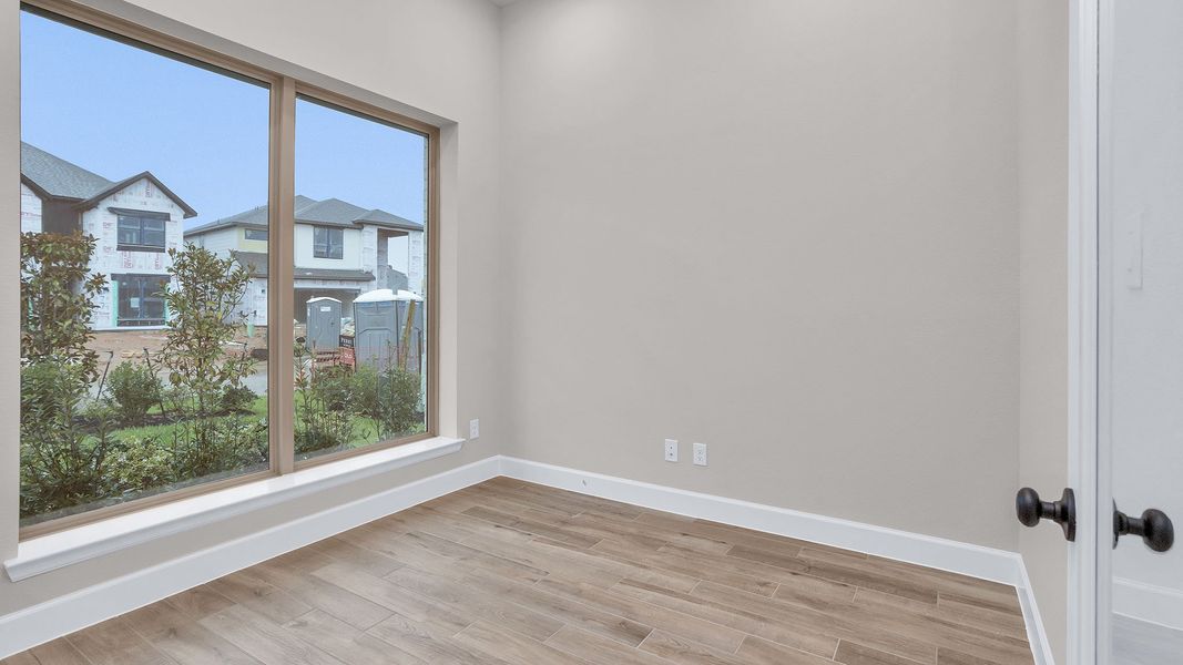 Spacious, unfurnished interior of a new home in Grand Central Park, Conroe (Image 11).