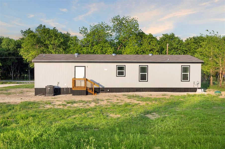 Exterior details and patio area of a home in , Alvarado (Image 22).