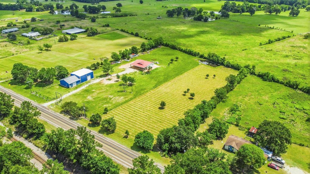 Lined in trees and conveniently located between Dodge & Riverside!