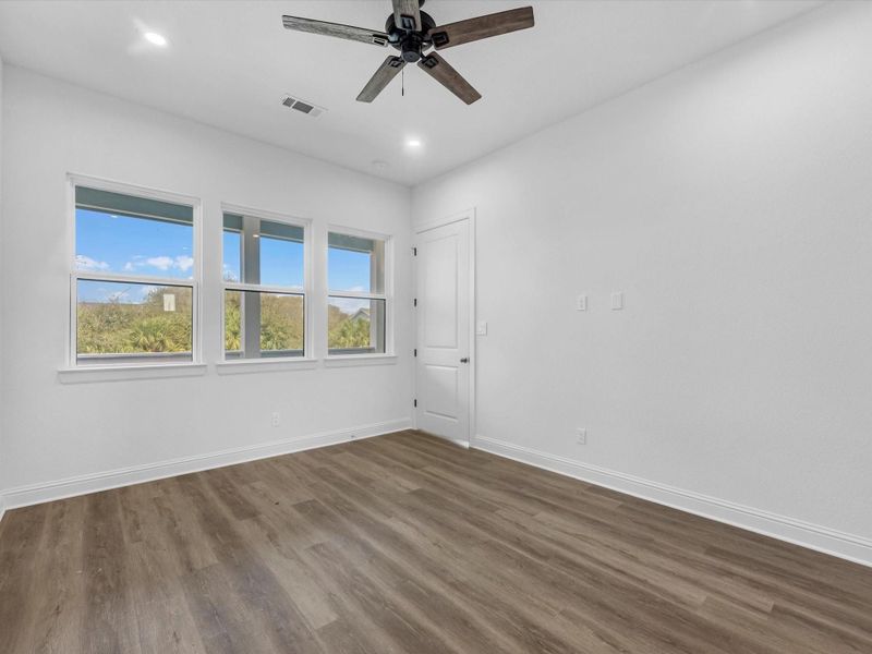 Spacious, unfurnished interior of a new home in , Galveston (Image 25).