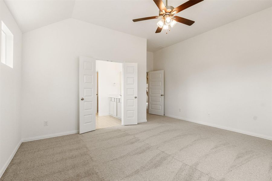 Spacious, unfurnished interior of a new home in Ellis Cove, Seabrook (Image 27).