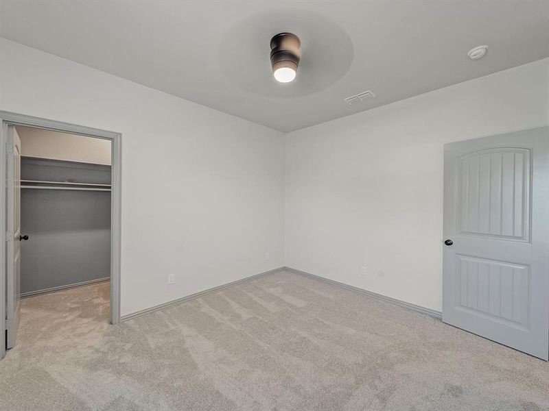 Spacious, unfurnished interior of a new home in , Celeste (Image 21).