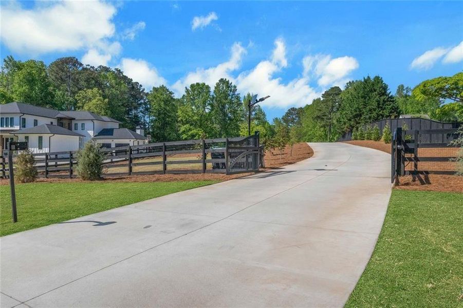 Community amenities in , Roswell (Image 89).