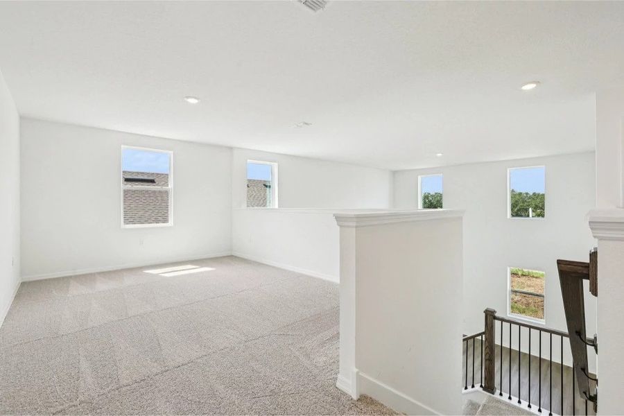 Spacious, unfurnished interior of a new home in Ardisia Park, New Smyrna Beach (Image 18).
