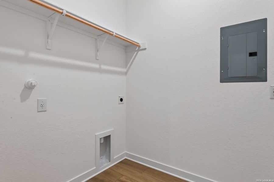 Spacious, unfurnished interior of a new home in Nopal Valley, San Antonio (Image 29).