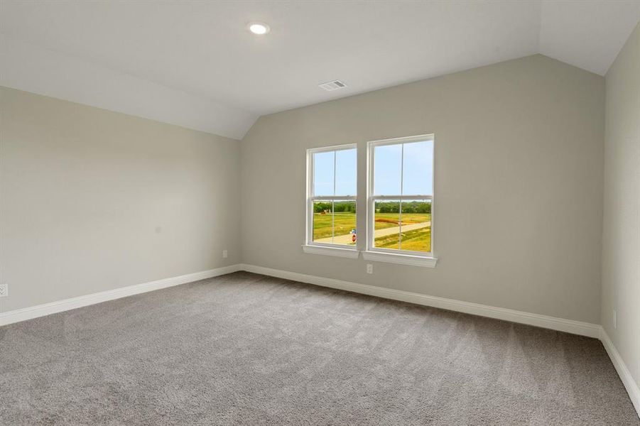 Spacious, unfurnished interior of a new home in Highland Crossing, Celina (Image 17).
