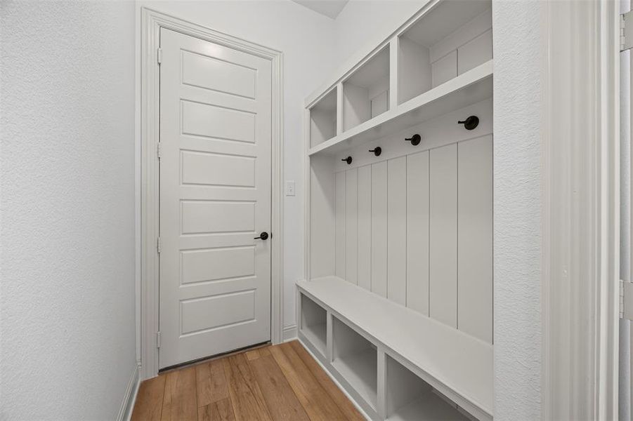 Spacious, unfurnished interior of a new home in Tuscan Estates (1 Acre Lots), Waxahachie (Image 22). Spacious, unfurnished interior of a new home in Tuscan Estates (1 Acre Lots), Waxahachie (Image 22).