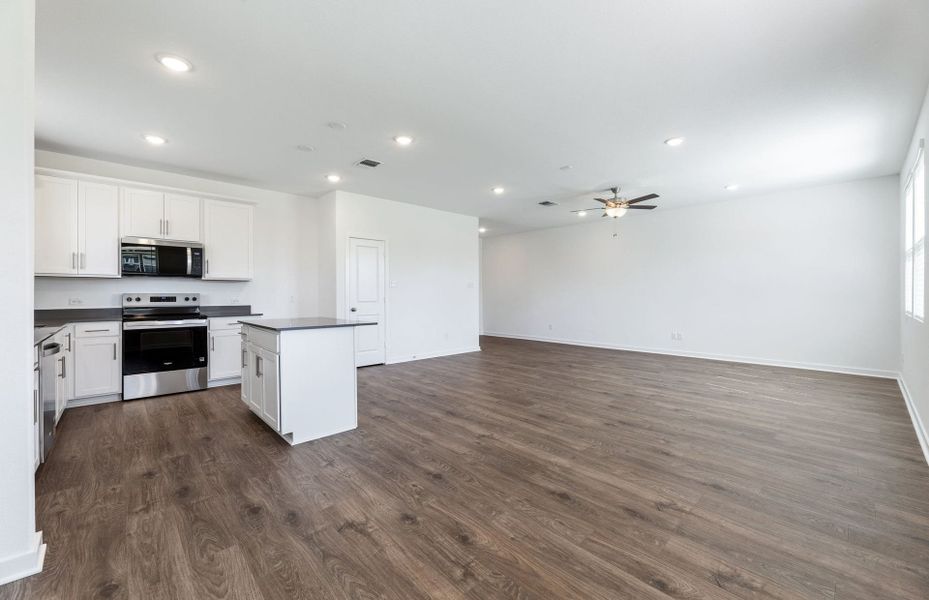 Spacious, unfurnished interior of a new home in Sonterra, Jarrell (Image 34).