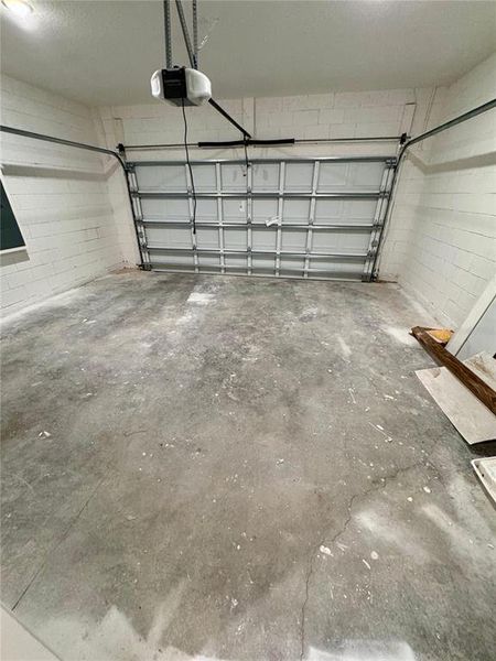 Spacious, unfurnished interior of a new home in , Dunnellon (Image 40).